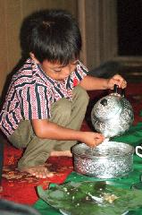 �H���̑O�Ɏ���