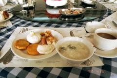 �z�e���̒��H